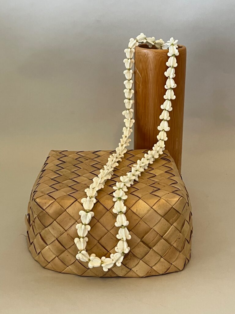 crown flower lei single strand 3.9.22 img 3493 768x1024